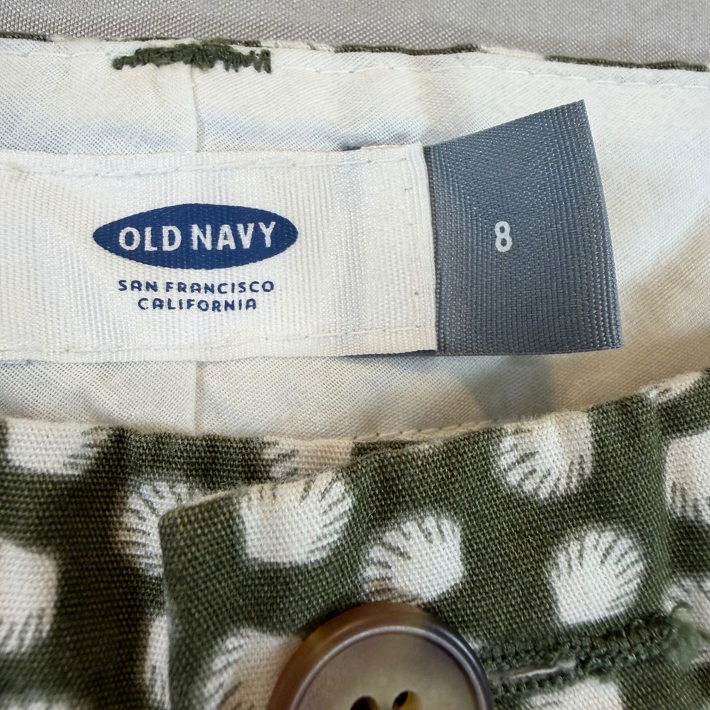 Old Navy Womens Green Seashell Print Shorts Olive White Coastal Summer Size 8 - Picture 2 of 7
